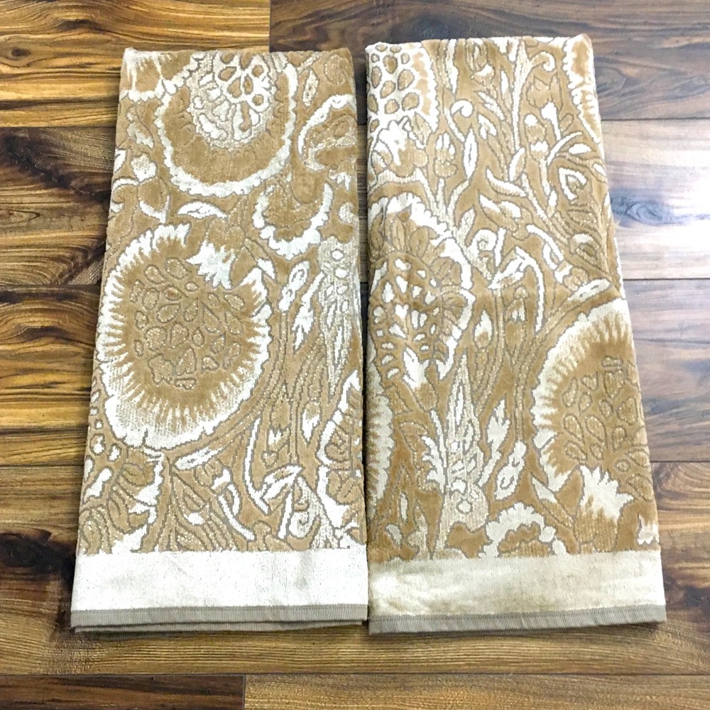 EUC Decorative Towels Home Staging